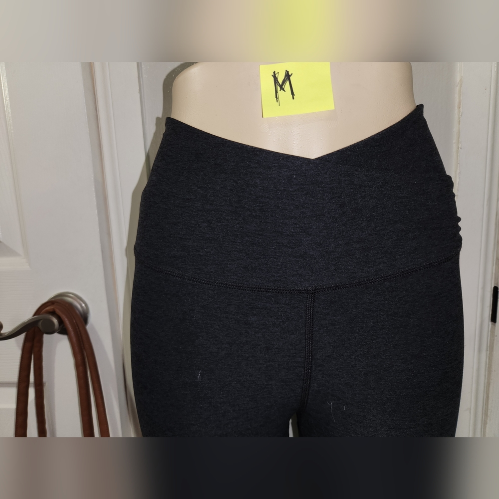 New Beyond Yoga leggings M size